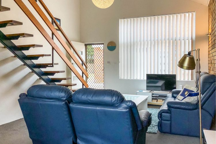 5 The Pines, 4 Messines St