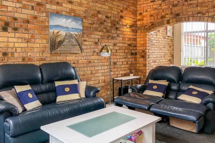 5 The Pines, 4 Messines St
