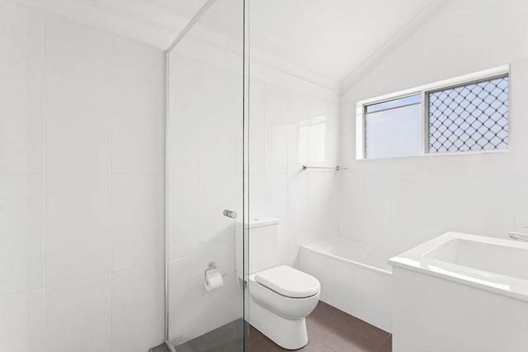 5 The Pines, 4 Messines St