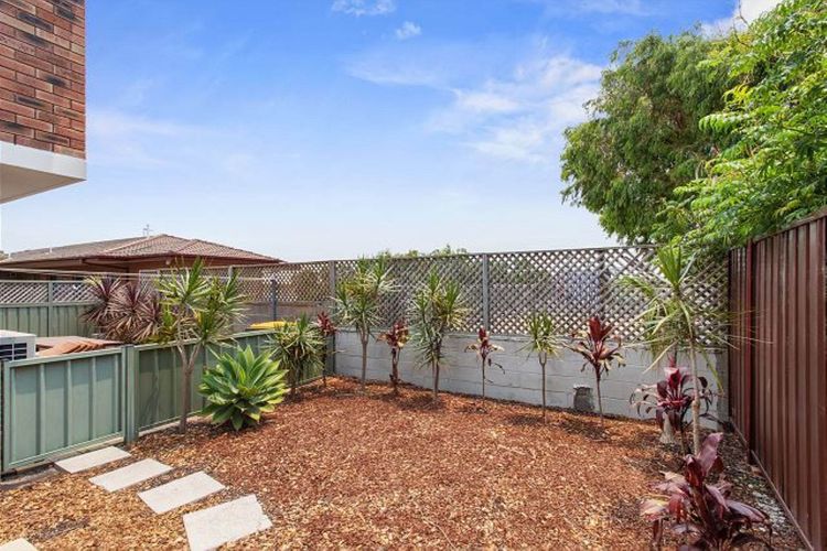 5 The Pines, 4 Messines St