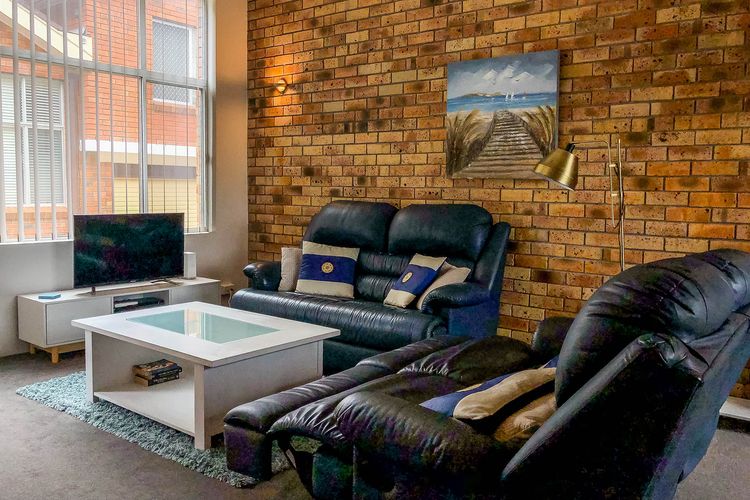 5 The Pines, 4 Messines St