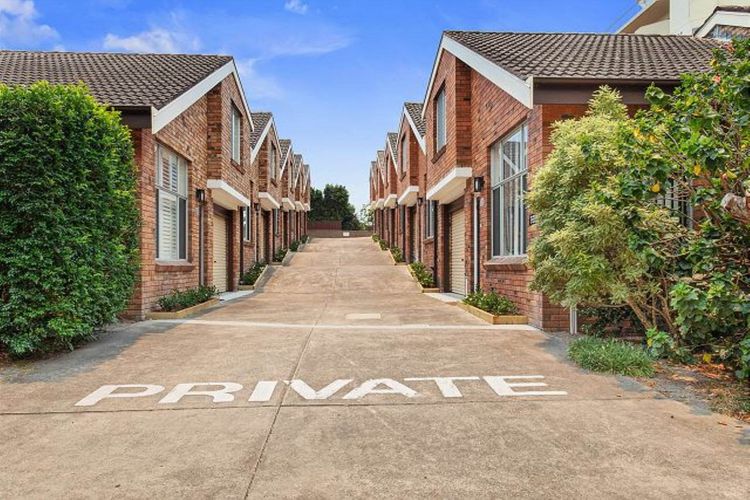 5 The Pines, 4 Messines St
