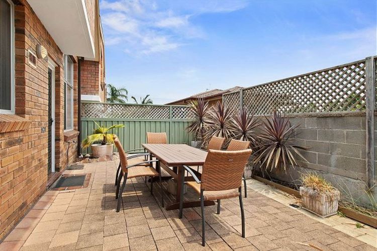5 The Pines, 4 Messines St