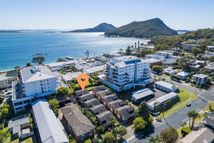 5 The Pines, 4 Messines St