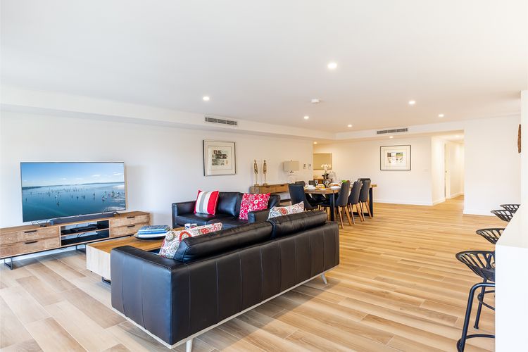 5 Kingfisher, 5-7 Ondine Close, Nelson Bay, luxury apartment with WIFI and air conditioning