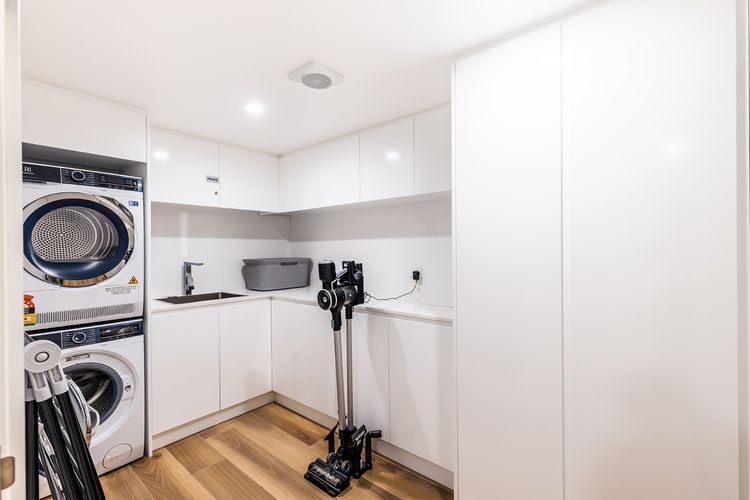 5 Kingfisher, 5-7 Ondine Close, Nelson Bay, luxury apartment with WIFI and air conditioning