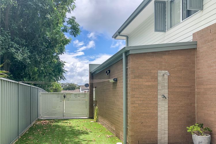 34a Lawson St – Spacious 4 bedroom house with ducted air con and wi-fi, backing onto Nelson Bay Golf Course