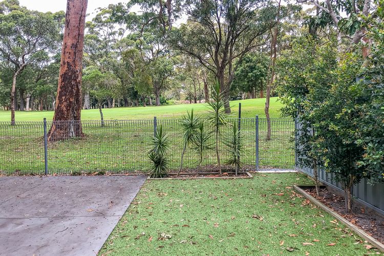 34a Lawson St – Spacious 4 bedroom house with ducted air con and wi-fi, backing onto Nelson Bay Golf Course