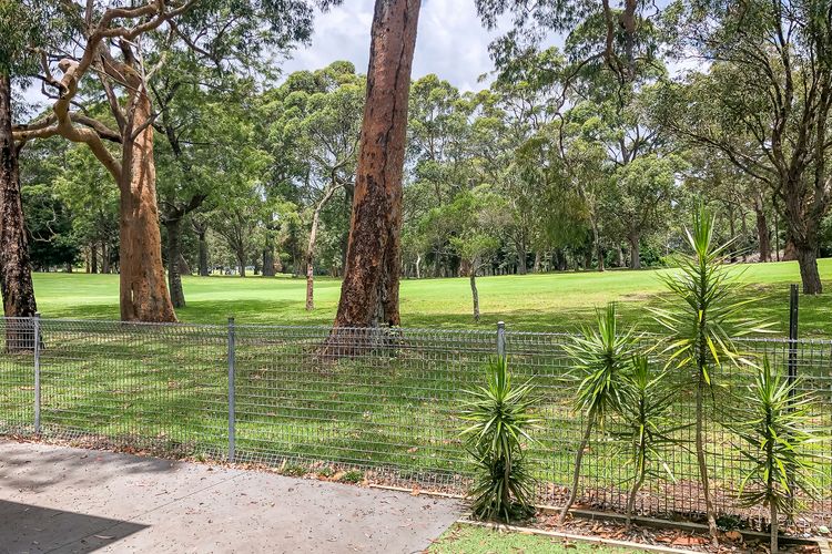 34a Lawson St – Spacious 4 bedroom house with ducted air con and wi-fi, backing onto Nelson Bay Golf Course