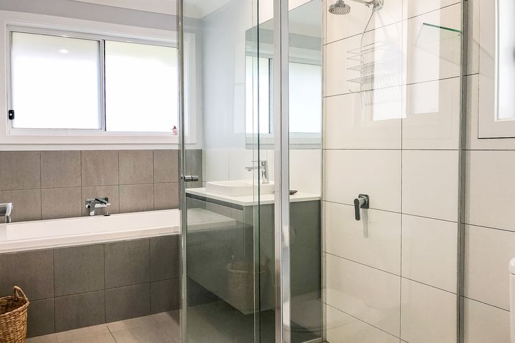 34a Lawson St – Spacious 4 bedroom house with ducted air con and wi-fi, backing onto Nelson Bay Golf Course