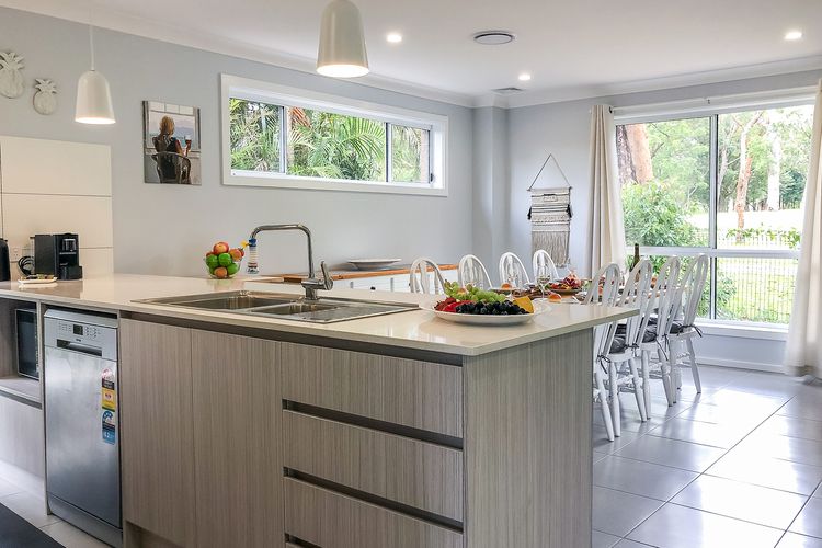 34a Lawson St – Spacious 4 bedroom house with ducted air con and wi-fi, backing onto Nelson Bay Golf Course