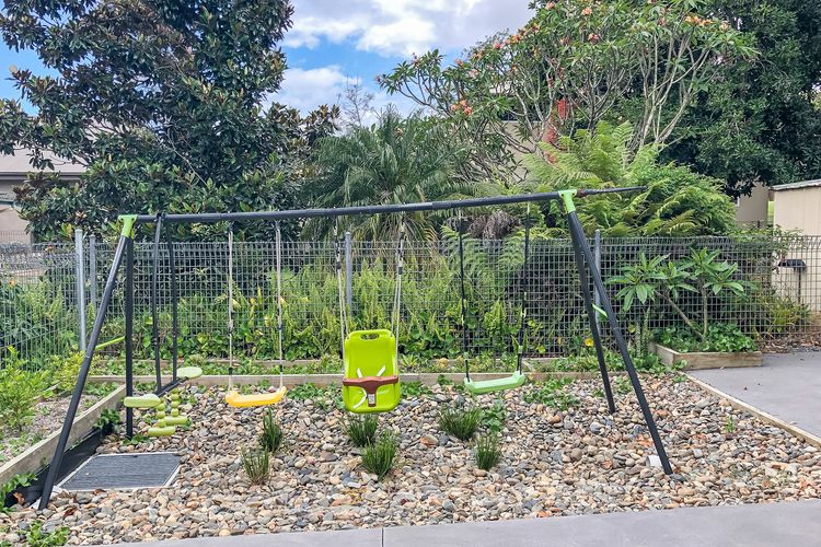 34a Lawson St – Spacious 4 bedroom house with ducted air con and wi-fi, backing onto Nelson Bay Golf Course