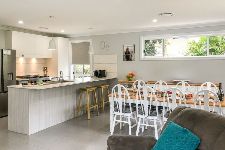 34a Lawson St – Spacious 4 bedroom house with ducted air con and wi-fi, backing onto Nelson Bay Golf Course