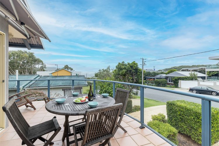 Baia Villa air con WiFi and views of Fingal Beach