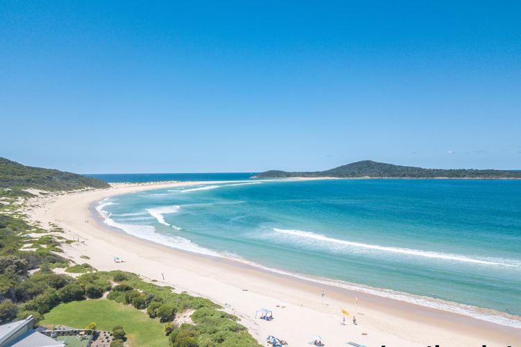 Baia Villa air con WiFi and views of Fingal Beach