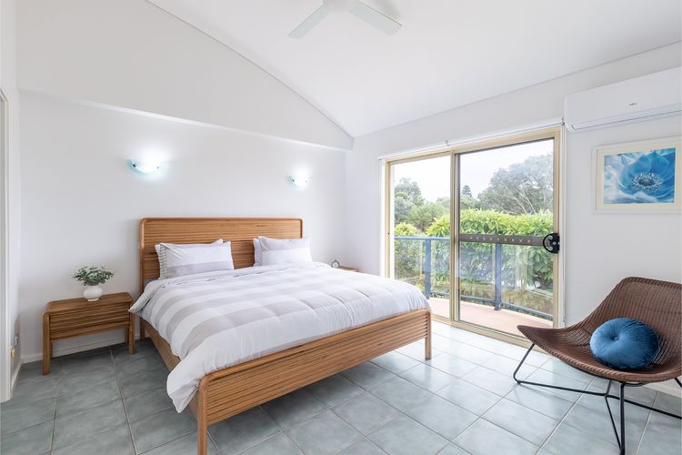 Baia Villa air con WiFi and views of Fingal Beach