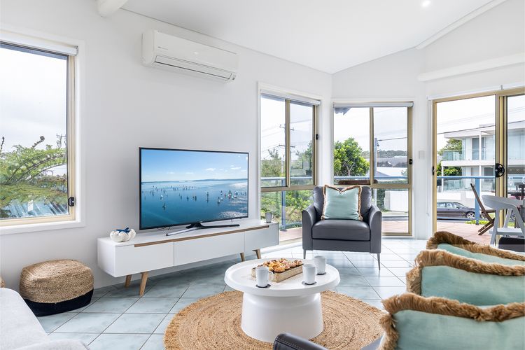 Baia Villa air con WiFi and views of Fingal Beach