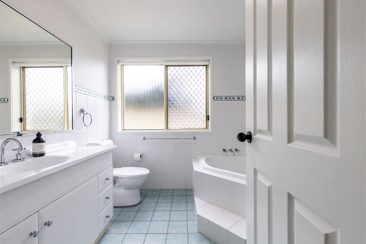 Baia Villa air con WiFi and views of Fingal Beach