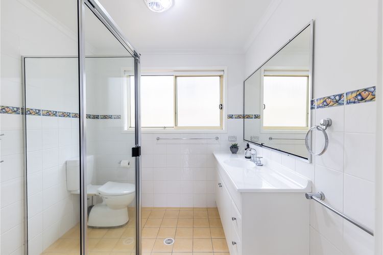 Baia Villa air con WiFi and views of Fingal Beach