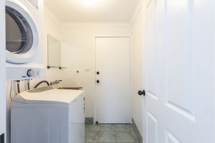 Baia Villa air con WiFi and views of Fingal Beach