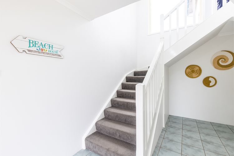 Baia Villa air con WiFi and views of Fingal Beach