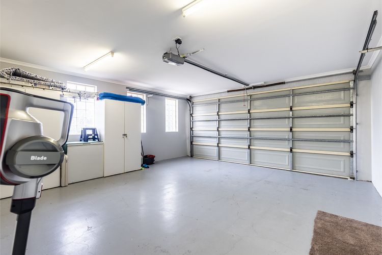 Baia Villa air con WiFi and views of Fingal Beach