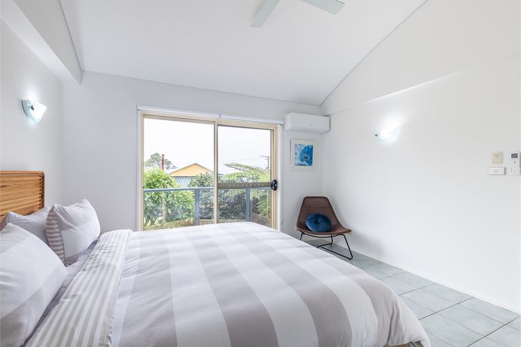 Baia Villa air con WiFi and views of Fingal Beach