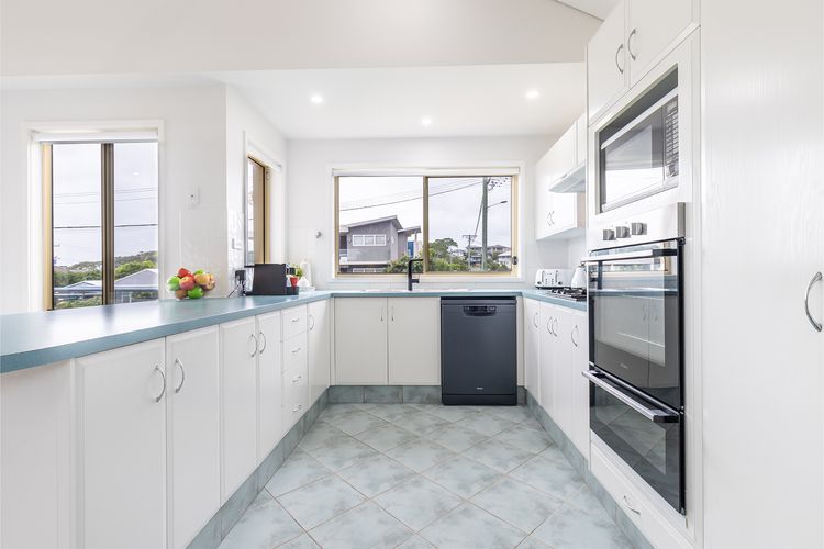 Baia Villa air con WiFi and views of Fingal Beach