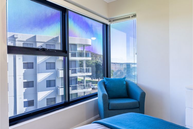 Florentine 13, 11 Columbia Close -fabulous unit with air con, wifi, pool, lift and waterviews