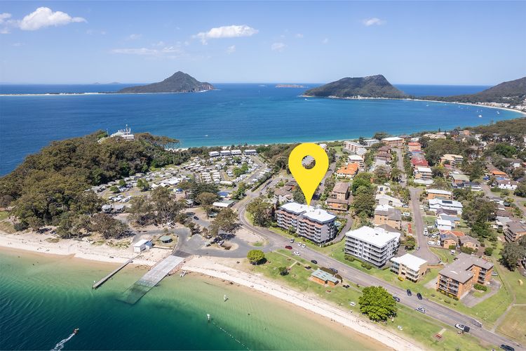 Florentine 13, 11 Columbia Close -fabulous unit with air con, wifi, pool, lift and waterviews