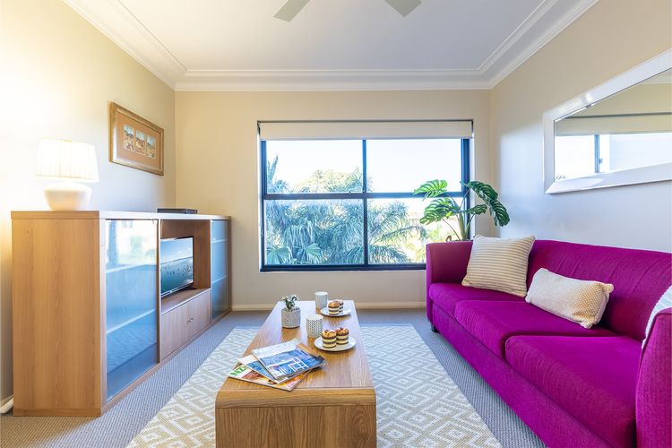 Florentine 13, 11 Columbia Close -fabulous unit with air con, wifi, pool, lift and waterviews
