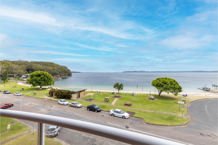 Florentine 13, 11 Columbia Close -fabulous unit with air con, wifi, pool, lift and waterviews