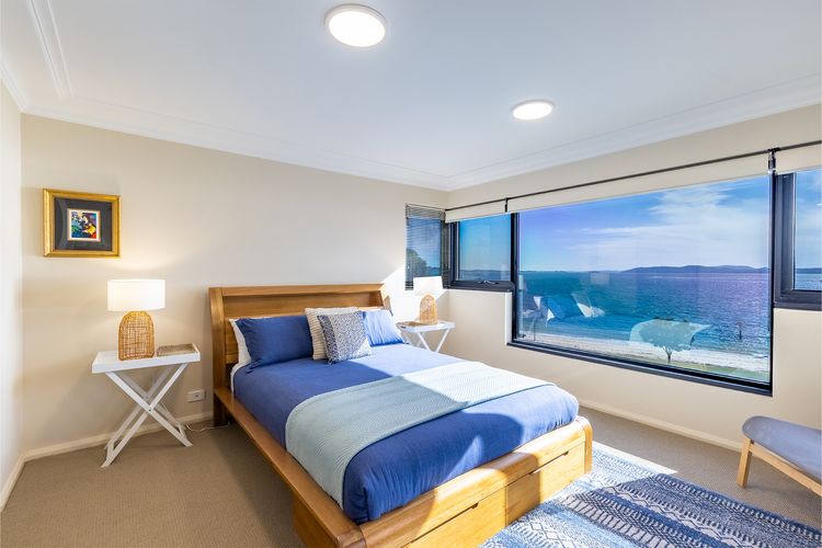 Florentine 13, 11 Columbia Close -fabulous unit with air con, wifi, pool, lift and waterviews