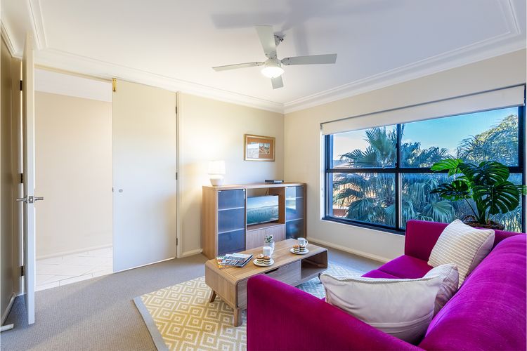 Florentine 13, 11 Columbia Close -fabulous unit with air con, wifi, pool, lift and waterviews