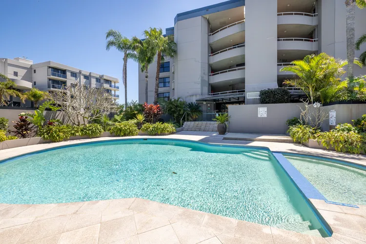 Florentine 13, 11 Columbia Close -fabulous unit with air con, wifi, pool, lift and waterviews