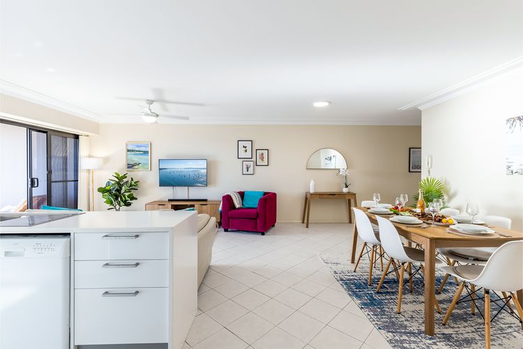 Florentine 13, 11 Columbia Close -fabulous unit with air con, wifi, pool, lift and waterviews