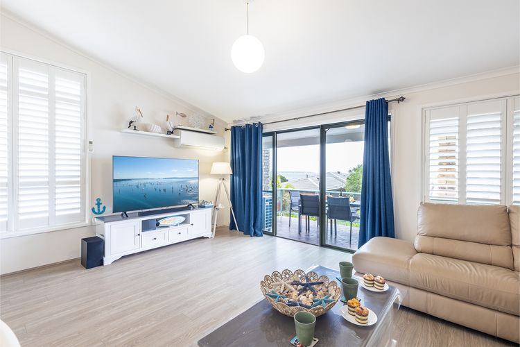 Coastal Paradise at Fore Dek 3, 17 Soldiers Point Road – water views, linen, Wi-Fi, Air Con