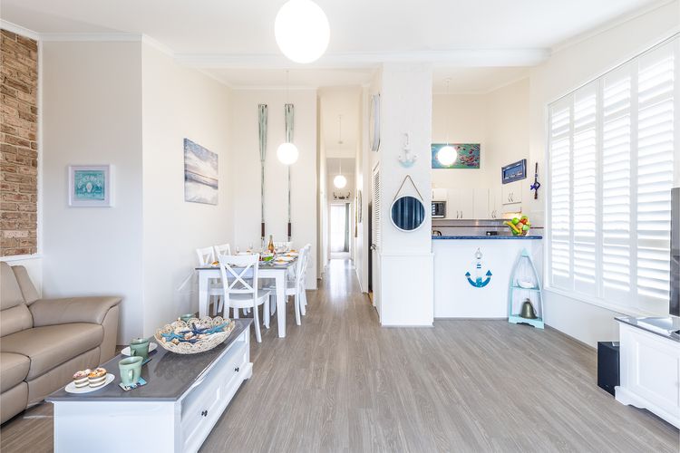 Coastal Paradise at Fore Dek 3, 17 Soldiers Point Road – water views, linen, Wi-Fi, Air Con