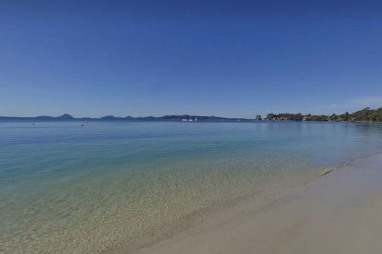 Coastal Paradise at Fore Dek 3, 17 Soldiers Point Road – water views, linen, Wi-Fi, Air Con