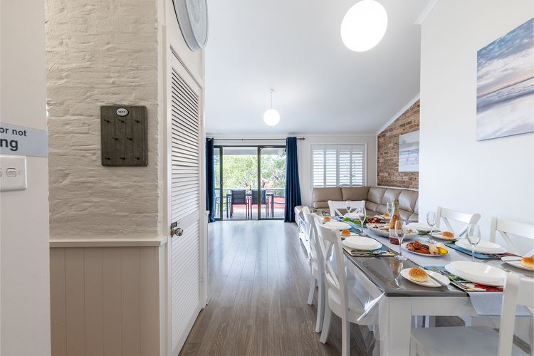 Coastal Paradise at Fore Dek 3, 17 Soldiers Point Road – water views, linen, Wi-Fi, Air Con