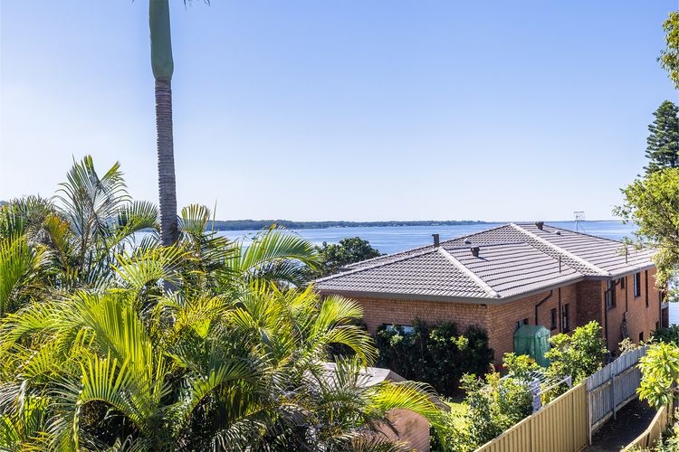 Coastal Paradise at Fore Dek 3, 17 Soldiers Point Road – water views, linen, Wi-Fi, Air Con