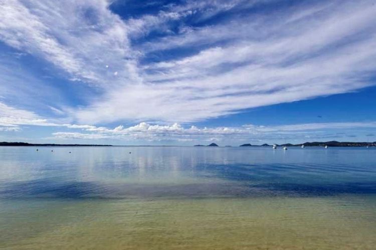 Coastal Paradise at Fore Dek 3, 17 Soldiers Point Road – water views, linen, Wi-Fi, Air Con