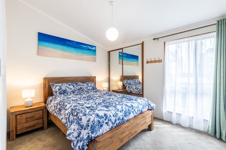 Coastal Paradise at Fore Dek 3, 17 Soldiers Point Road – water views, linen, Wi-Fi, Air Con