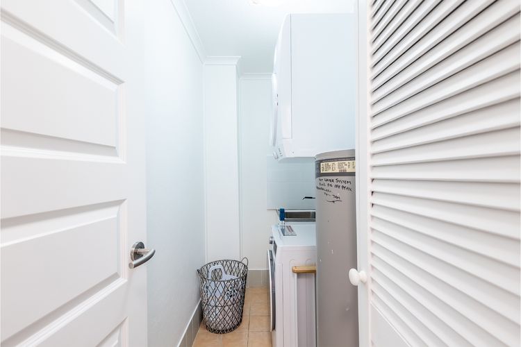 Coastal Paradise at Fore Dek 3, 17 Soldiers Point Road – water views, linen, Wi-Fi, Air Con