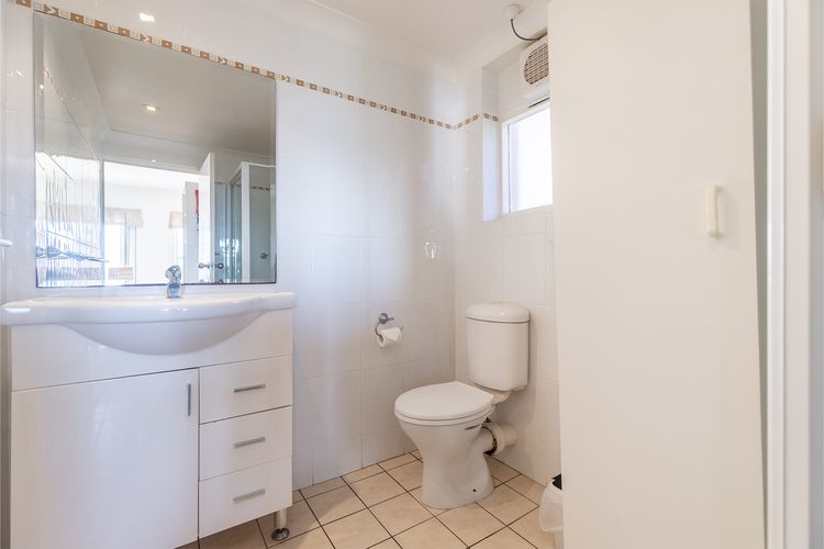 Blue Vista 8/13 Victoria Parade – Studio with air con and spectacular views