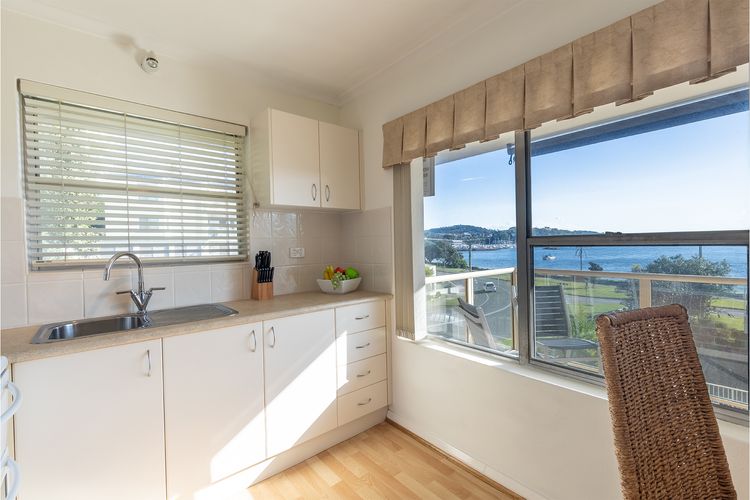 Blue Vista 8/13 Victoria Parade – Studio with air con and spectacular views