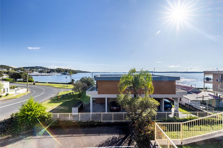 Blue Vista 8/13 Victoria Parade – Studio with air con and spectacular views