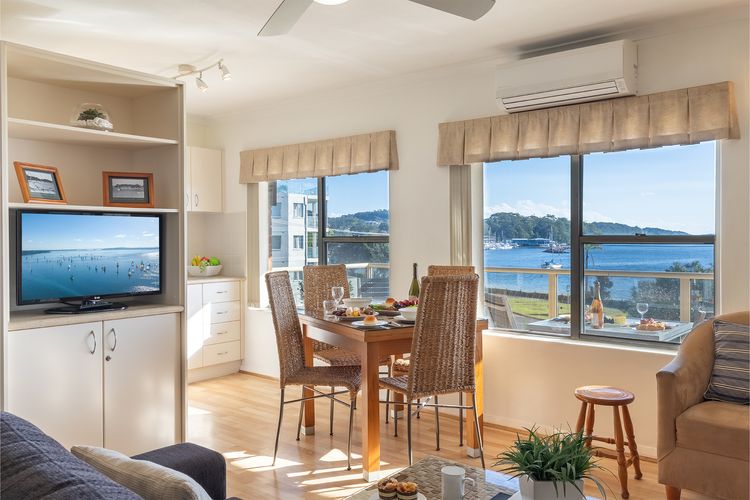 Blue Vista 8/13 Victoria Parade – Studio with air con and spectacular views