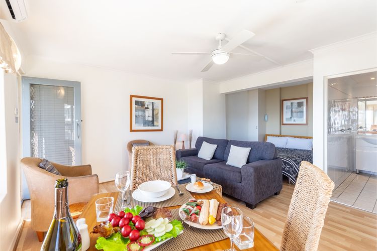 Blue Vista 8/13 Victoria Parade – Studio with air con and spectacular views