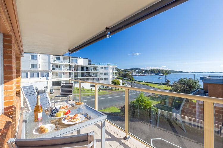 Blue Vista 8/13 Victoria Parade – Studio with air con and spectacular views